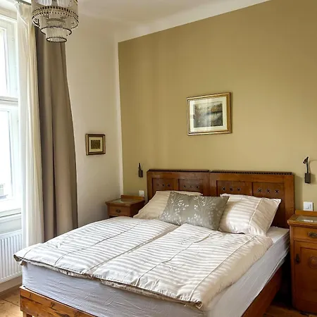 Old Jewish Quarter Grand 2bdr 2bath Apartment