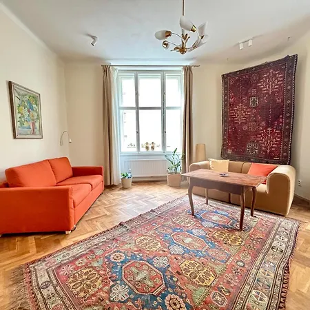 Old Jewish Quarter Grand 2bdr 2bath Apartment