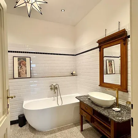 Old Jewish Quarter Grand 2bdr 2bath Apartment Prague