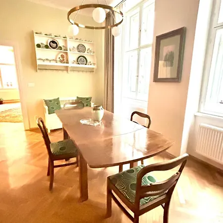 Old Jewish Quarter Grand 2bdr 2bath Prague