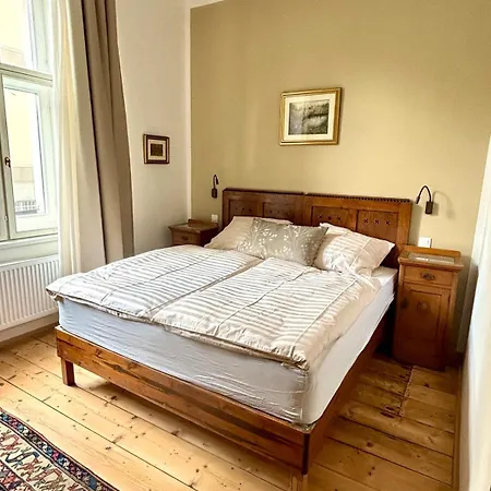 Old Jewish Quarter Grand 2bdr 2bath Apartment *