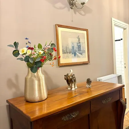 Old Jewish Quarter Grand 2bdr 2bath *