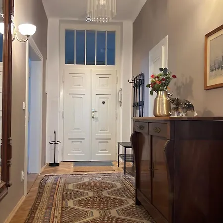 Old Jewish Quarter Grand 2bdr 2bath *